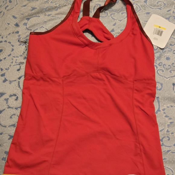 Oakley Red Sports Tank Top With Shelf Bra - Picture 11 of 13